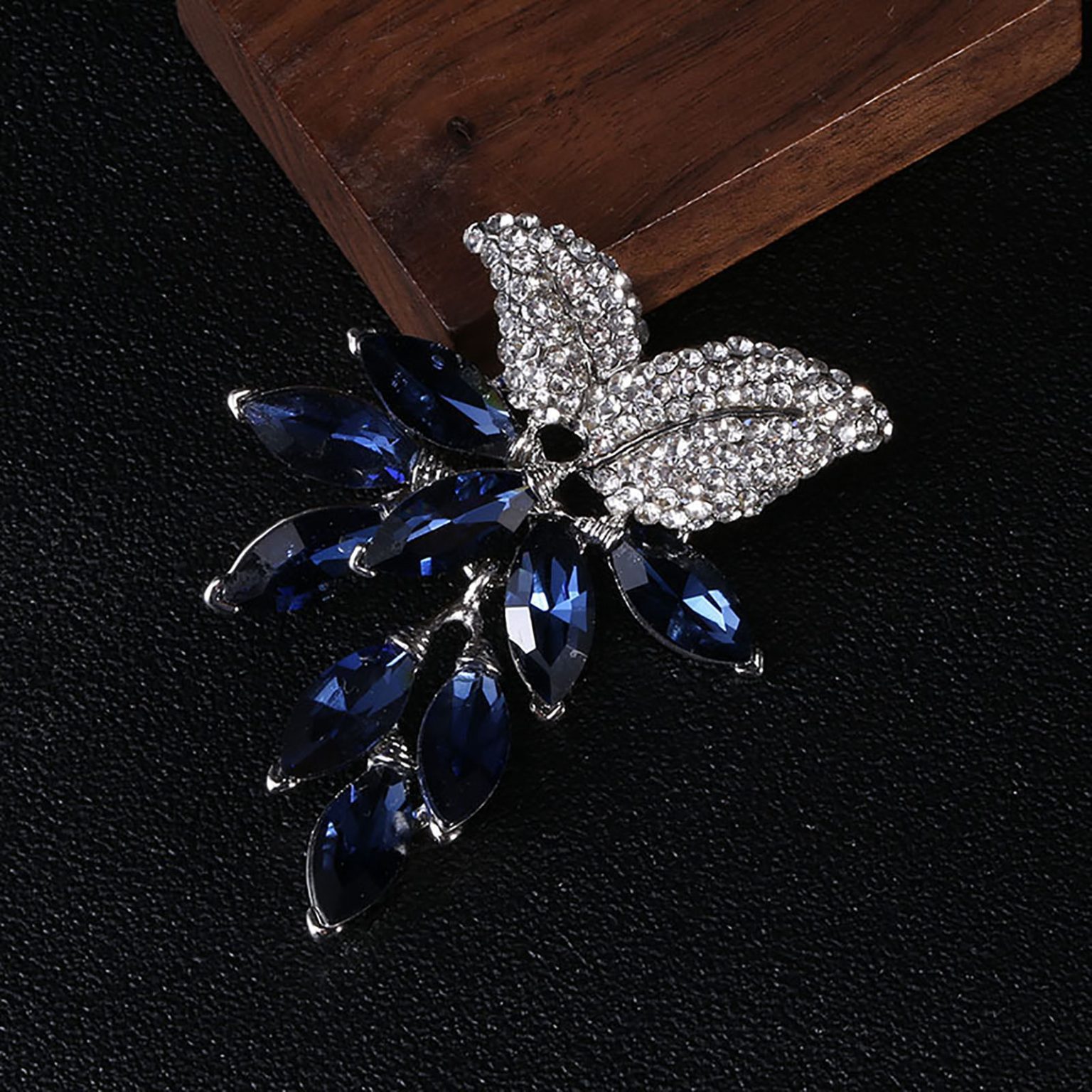 Wholesale Brooches: A Profitable and Stylish Business Opportunity